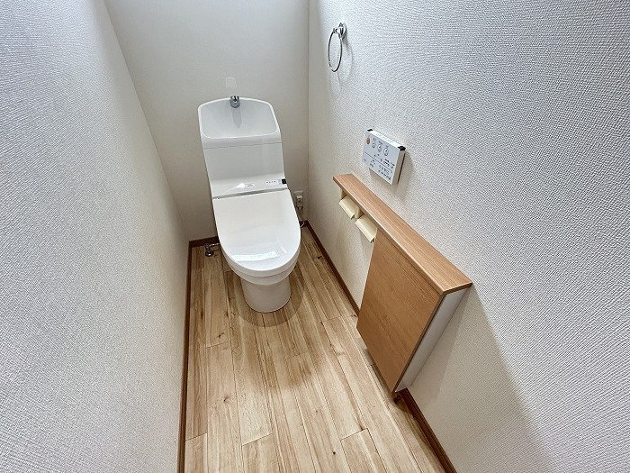 東入部１丁目戸建のトイレ