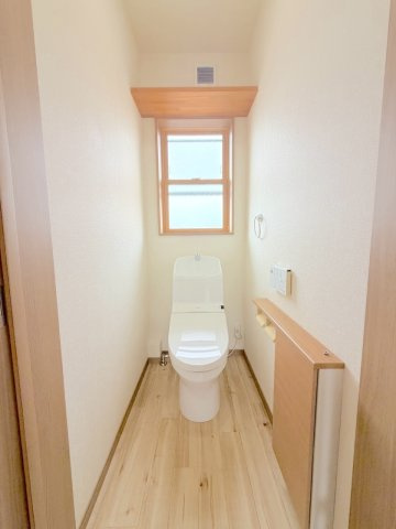 東入部１丁目戸建のトイレ