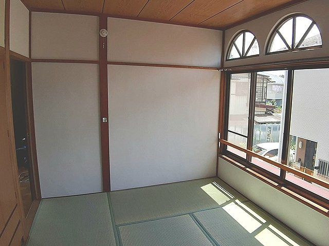 コンパクトで使いやすい洋室です