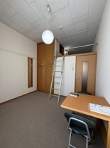 こちらの居間で趣味の時間をお楽しみください