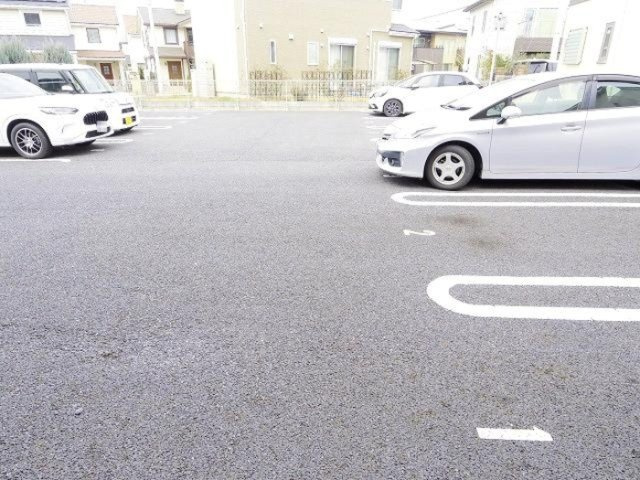ハイライズ学園の森の駐車場|駐車場
