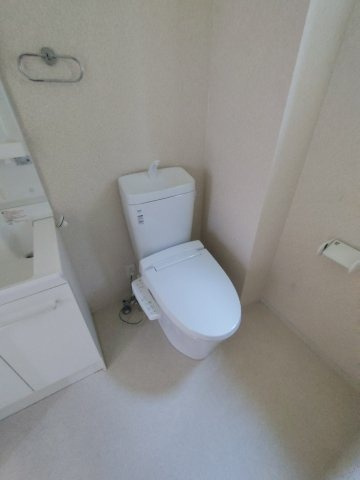 コンパクトで使いやすいトイレです