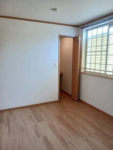 明るい色調の室内です