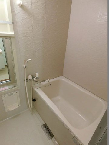 コンパクトで使いやすいお風呂です