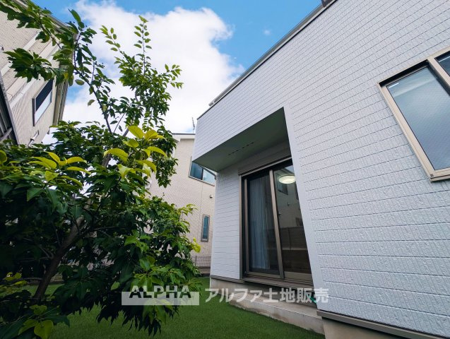 東京都羽村市神明台2 中古戸建の外観|【Life Balance】◆整う暮らしの場所◆
日常とくつろぎの時間が自然に調和する住まい。過ごすほどに、暮らしの心地よさが広がっていく。
