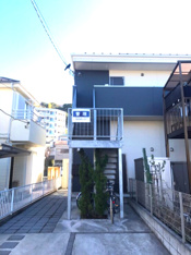 落ち着いた雰囲気の外観です