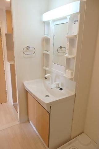 エイチ・ツーオー清水丘の独立洗面台