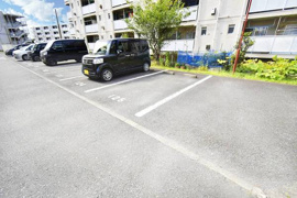 車をお持ちの方に嬉しい駐車場付きの物件です