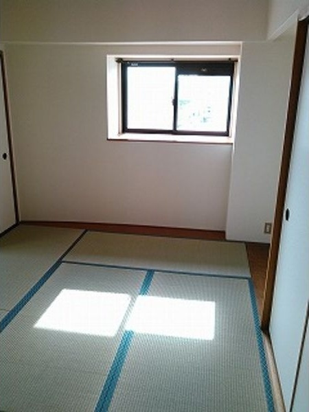 フェルザ住之江公園(旧:住之江フタバビル)の和室
