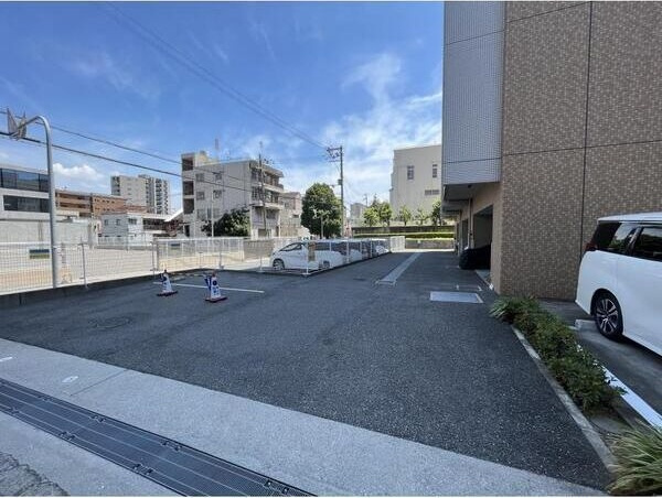 アリヴィオ夕陽ヶ丘の駐車場