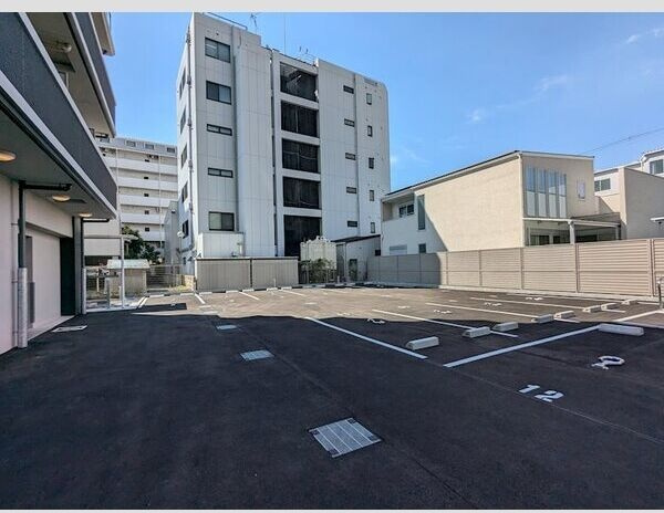 エスリード長居公園PARK AVENUEの駐車場