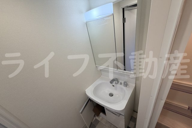 ファステート東大阪アダマスの独立洗面台