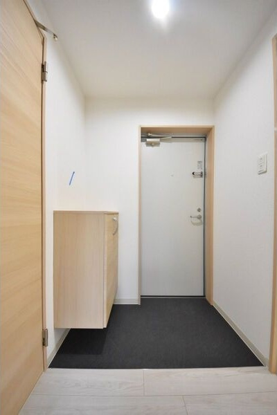 アバンティオ平野市町の玄関