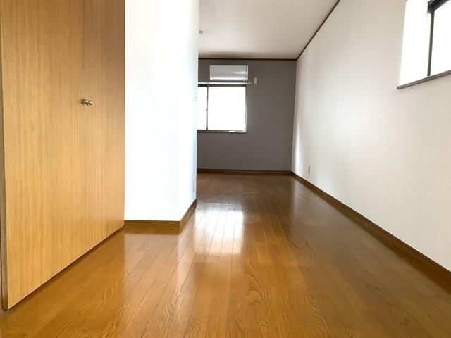 ツカサハイツ百合丘の洋室