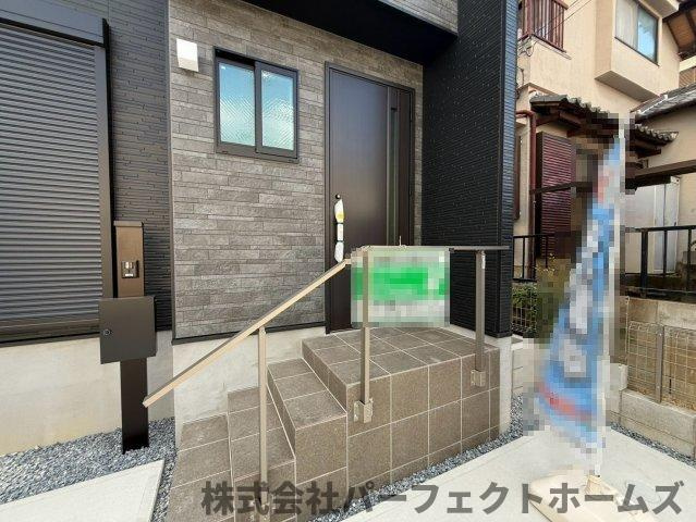 成田東が丘新築戸建ての玄関|明るい玄関です