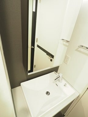 新品家具付きマンション目黒18(KaGood東京)の独立洗面台