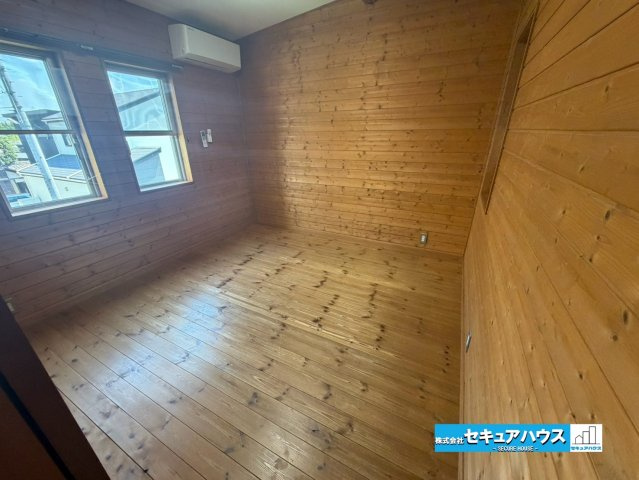 【中古戸建】知多市岡田字善坪の洋室|【洋室】
◆お子様のお部屋や主寝室、来客時の宿泊室、趣味のお部屋としてもご利用いただけます♪