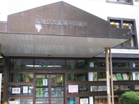 図書館「板橋区立高島平図書館まで712ｍ」