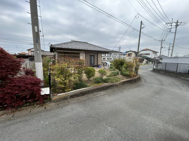 中古一戸建て　高崎市吉井町吉井の前面道路含む現地写真