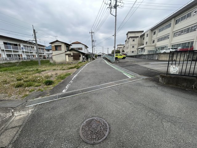 中古一戸建て　高崎市吉井町吉井の前面道路含む現地写真