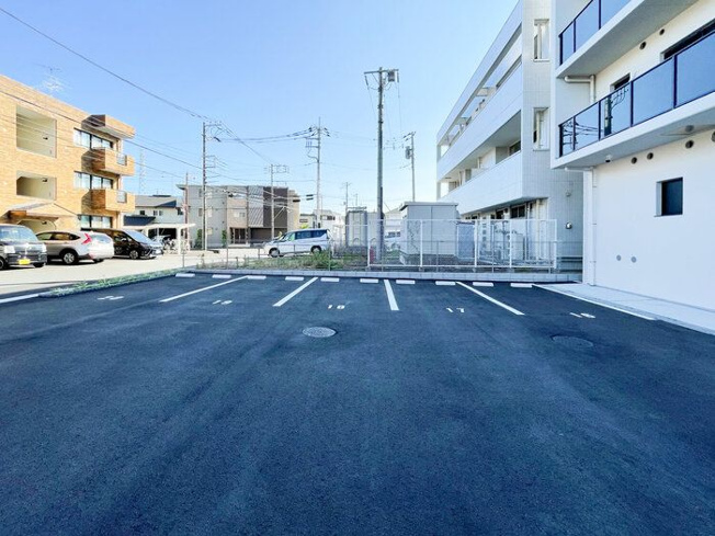 【駐車場】 | エマリーグレース | カースペースがあります