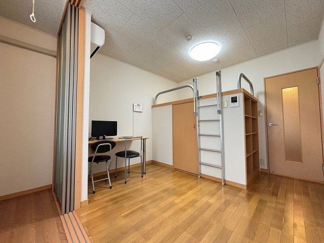 レオパレス岸和田５の居間・リビング