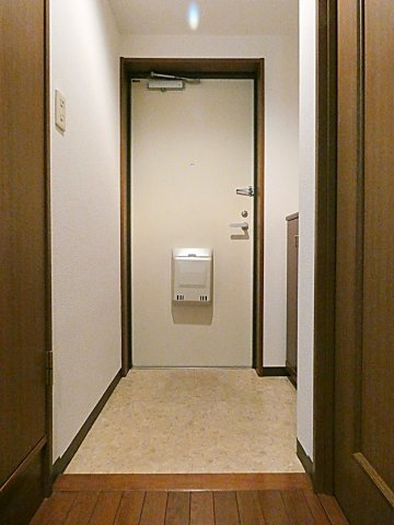 レージュ長久手の玄関