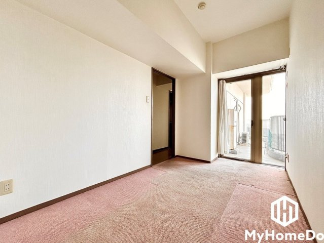  アンビックス志賀ストリートタワーの洋室|バルコニーにつながるお部屋で、通風・陽当たり良好。