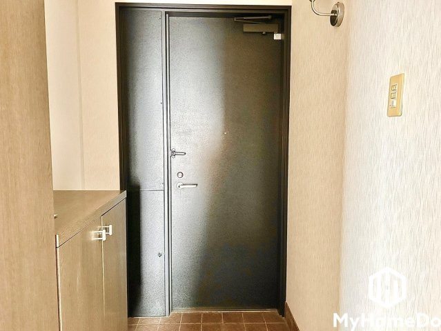  アンビックス志賀ストリートタワーの玄関|大容量の玄関収納で家族の靴もきれいに収まり、玄関はいつでも広々快適に収納できます。