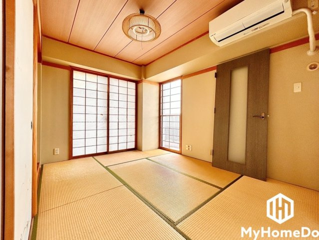  アンビックス志賀ストリートタワーの和室|リビングに隣接する落ち着きのある和室は、寛ぎのひとときに最適。扉を開ければ広々とした一体感、閉めればプライベート空間として使える多用途な魅力が詰まっています。