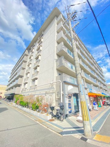 日興総持寺スカイマンションの外観