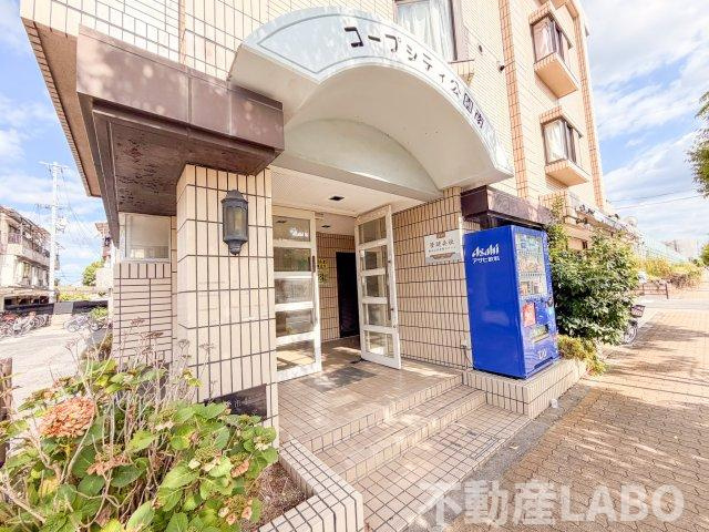 コープシティ公園南のエントランス