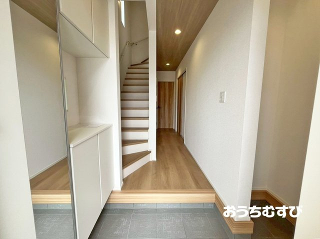守山区上志段味3期(全13棟)の玄関