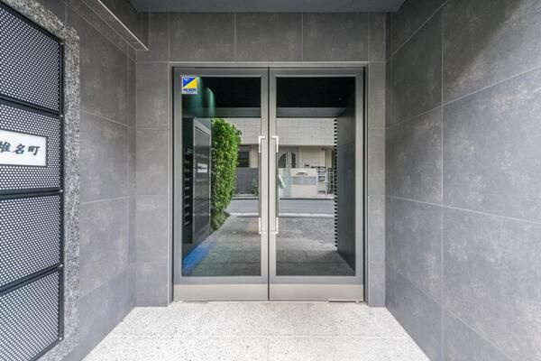 フェニックス椎名町のエントランス