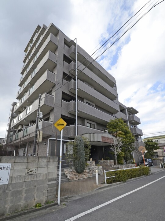 ルイシャトレ大山の外観|平成１０年築の耐震基準適合マンション、ルイシャトレ大山は即日現地案内可能となっておりますので、お気軽にお問い合わせください！