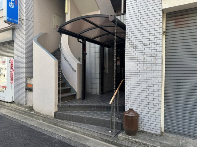 グリーンハイツ浅草のエントランス