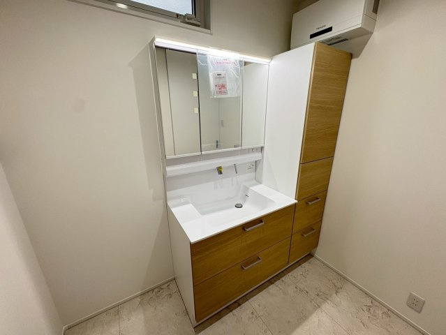 須磨区緑が丘２丁目　新築戸建て　A号地の独立洗面台|独立洗面台、朝の身支度には欠かせません