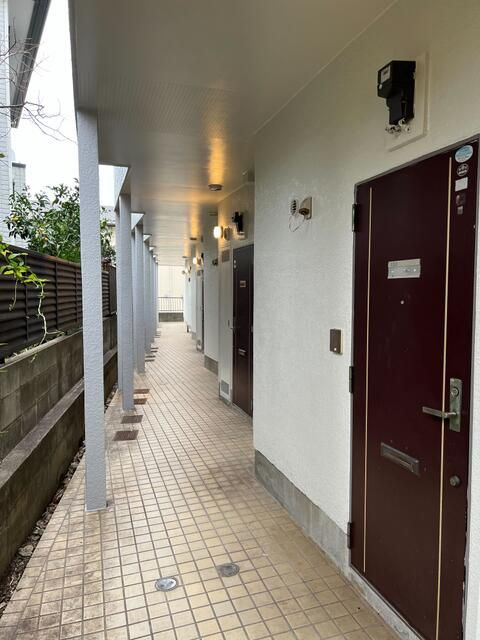 ロイヤルコーポ幕張のエントランス
