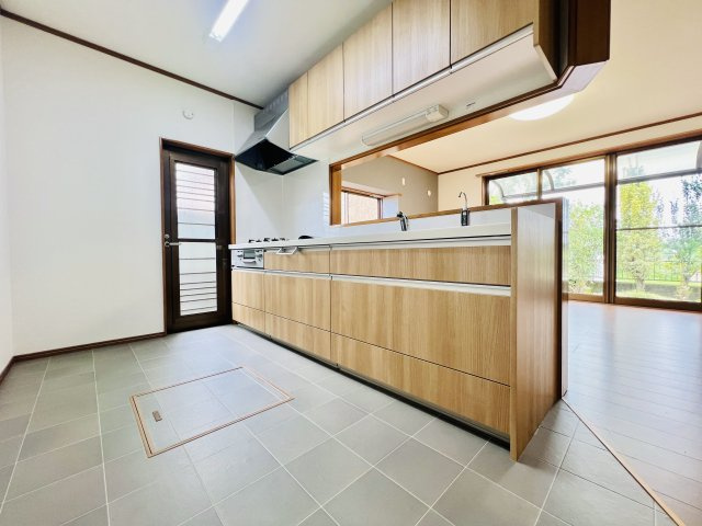 伊勢崎市堀口町のキッチン|作業スペースも広くお料理も快適にできるキッチン◎