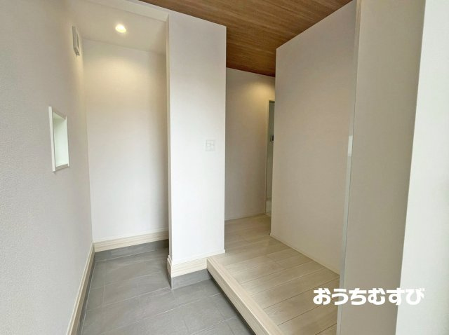 守山区上志段味3期(全13棟)の玄関