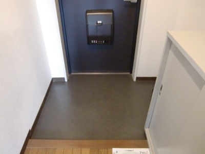 【玄関】 | リプル豊中 | ※同タイプの写真となり、実際のお部屋とは異なる場合があります