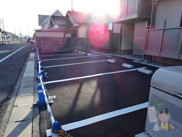 ラ・セーヌ築港新町の駐車場
