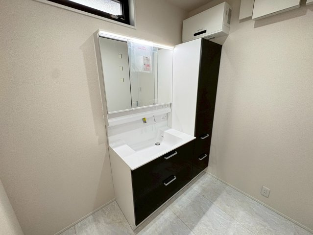 須磨区緑が丘２丁目　新築戸建て　B号地の独立洗面台|独立洗面台、朝の身支度には欠かせません