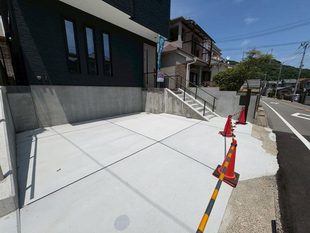 須磨区緑が丘２丁目　新築戸建て　B号地の駐車場|駐車場に車を止められます