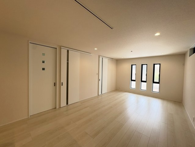 須磨区緑が丘２丁目　新築戸建て　B号地の居間・リビング|ゆったりとしたリビングです