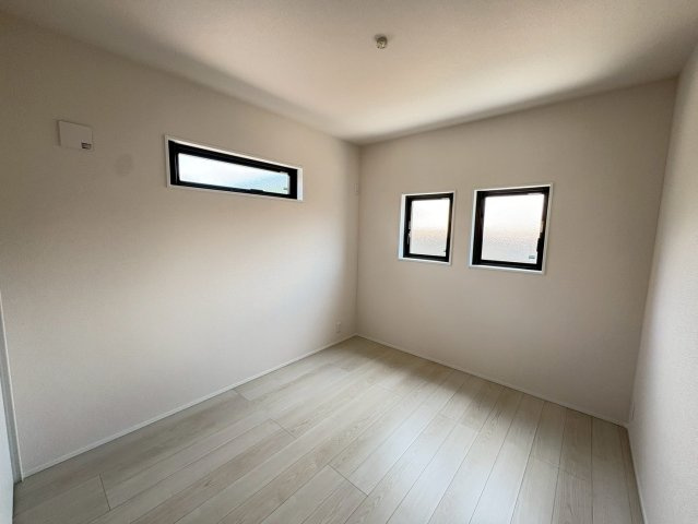 須磨区緑が丘２丁目　新築戸建て　B号地の洋室|広々とした洋室です