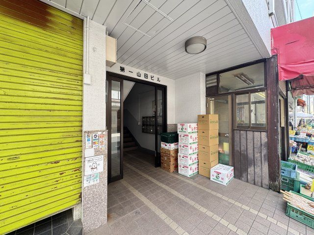 第一山田ビルのエントランス