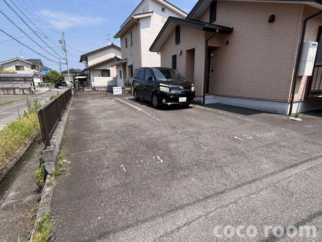 ハイツボヌールの駐車場