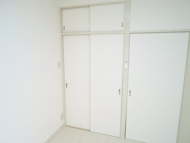高槻市芥川町１丁目の賃貸マンションの収納