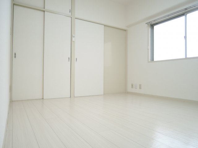 高槻市芥川町１丁目の賃貸マンションの居間・リビング